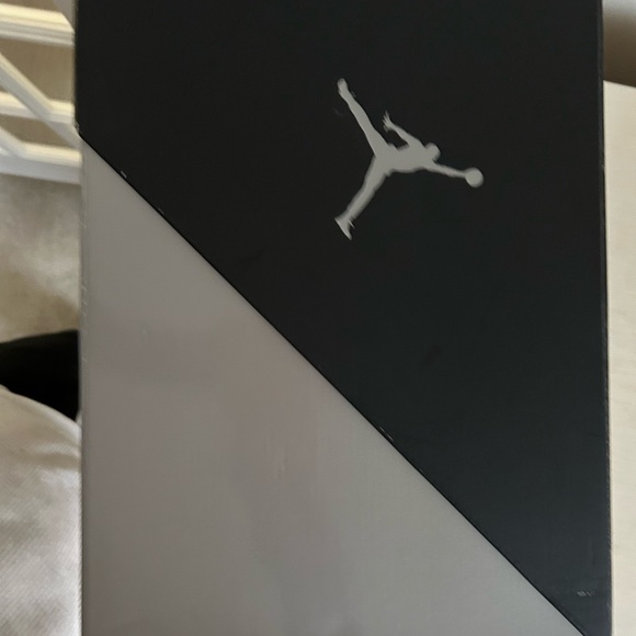 Jordan 11 Retro - Picture 8 of 14